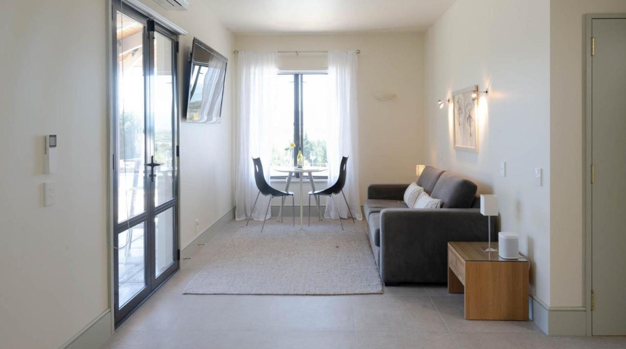 Tasman Windhover Suites מראה חיצוני תמונה